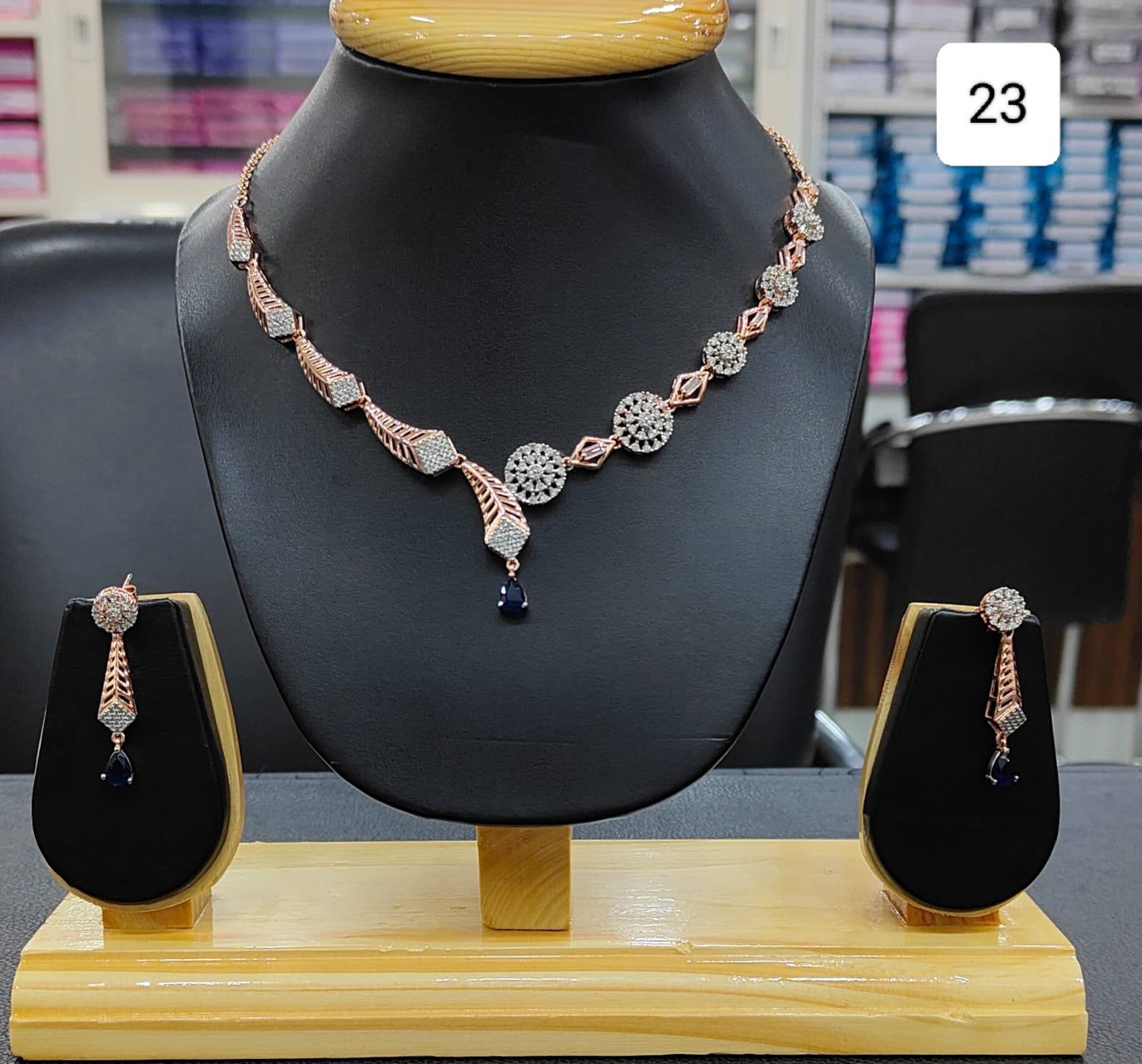 Saanjh Tara Necklace Set